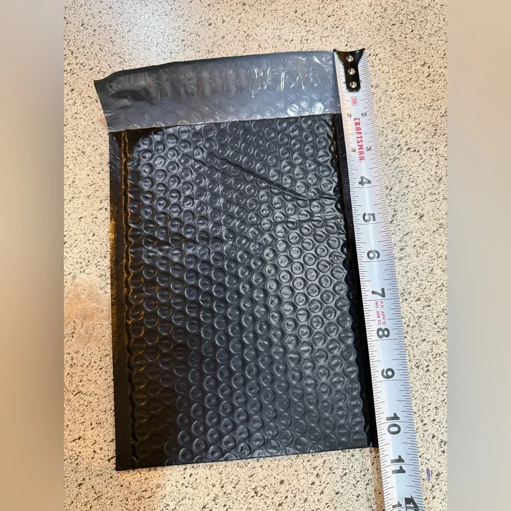 20 Pack - 6”x9” Black Self-Sealing and Padded Bubble Mailers